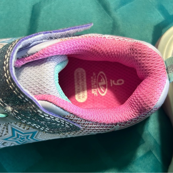 Toddler Girl. Size 9 shoes. NWOT - Picture 3 of 3